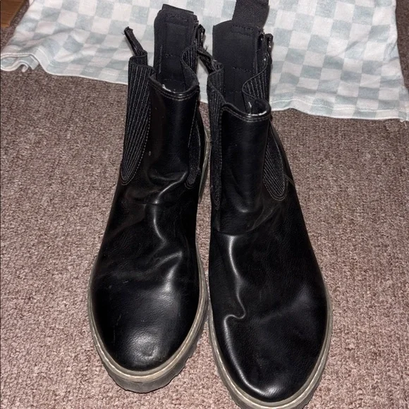 BLOWFISH Black Ankle Boots 7 1/2 - Picture 8 of 8